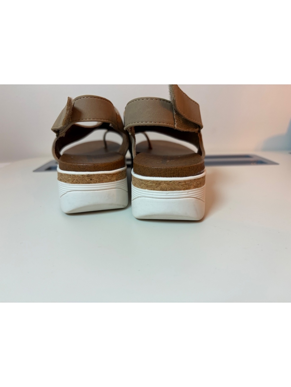 Adrienne Vittadini Beige Slingback Platform Sandals Size 7 - Picture 3 of 7